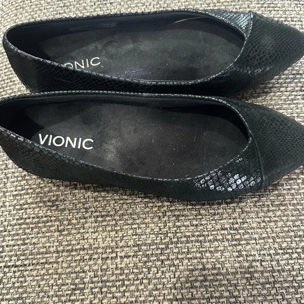 Vionic Caballo Snakeskin Pointed Toe Flats Orthotic Comfort Shoes Size 5